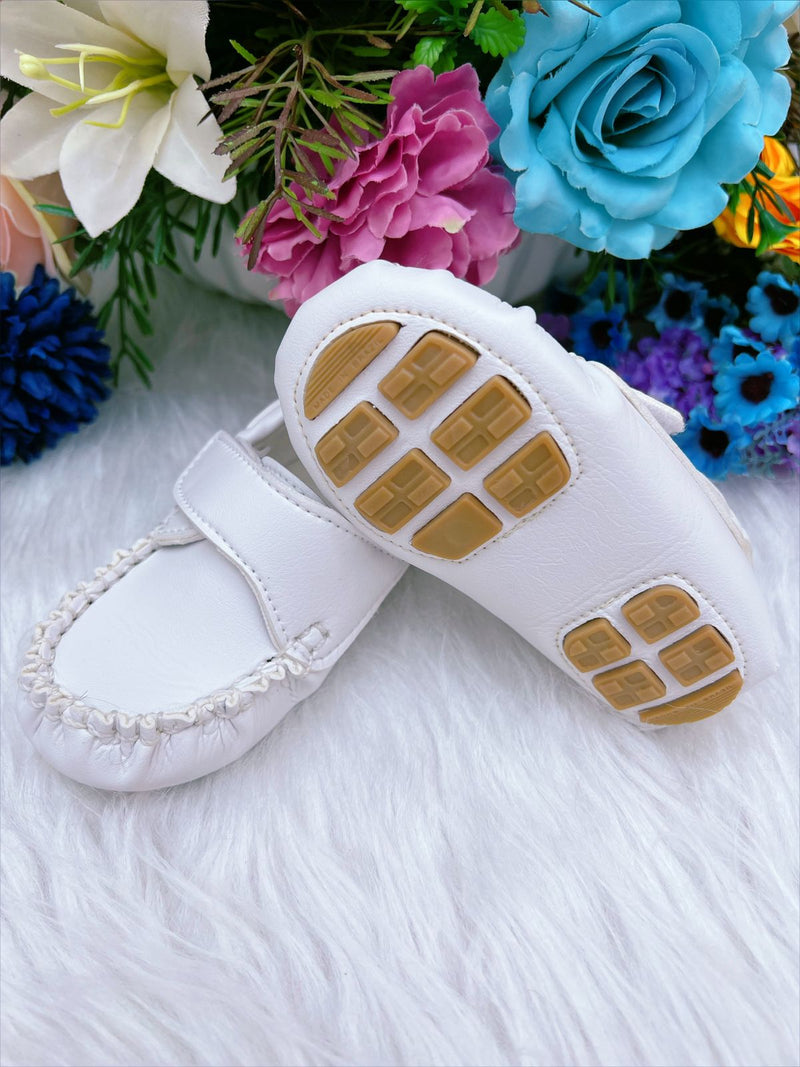 Sapatinho Mocassim Branco Com Velcro Príncipes