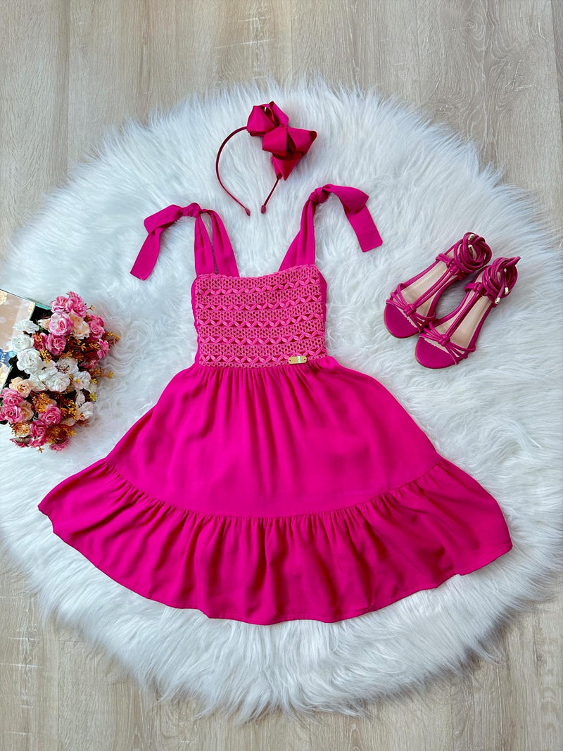 Vestido Infantil Primavera Verão Rosa de Alça e Busto Bordado